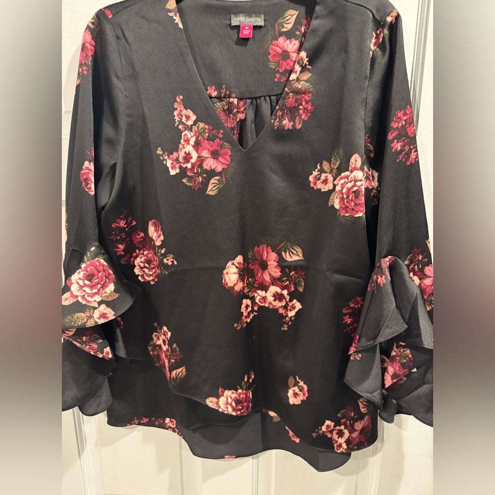 NWT Vince Camuto Womens Black Floral Bell Sleeve - Picture 2 of 6